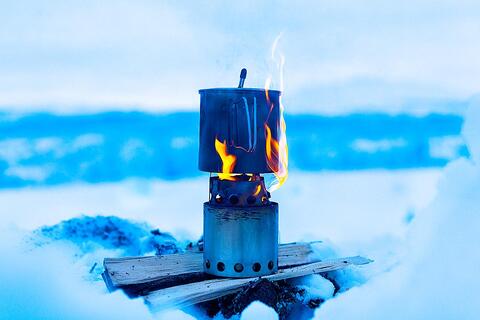 Selv om bål er utmerket til matlaging, er det ikke alltid mulig eller særlig praktisk å fyre opp. Et kokeapparat er derfor et helt nødvendig turutstyr.